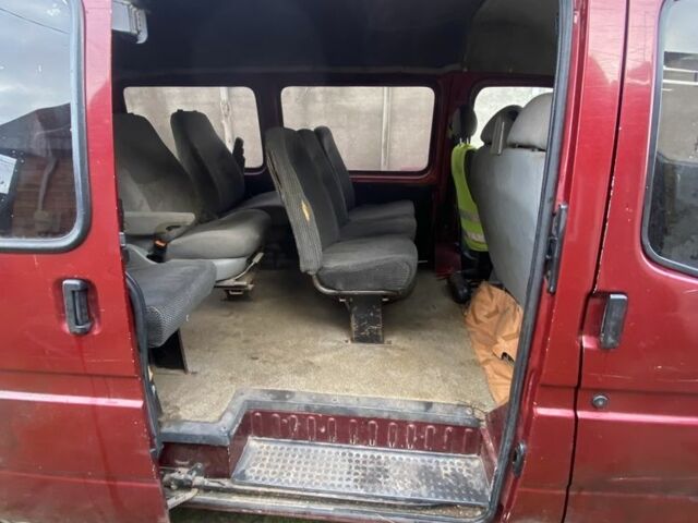 Красный Форд Транзит, объемом двигателя 2.5 л и пробегом 400 тыс. км за 1300 $, фото 5 на Automoto.ua