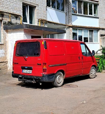 Красный Форд Транзит, объемом двигателя 2.5 л и пробегом 200 тыс. км за 1350 $, фото 2 на Automoto.ua