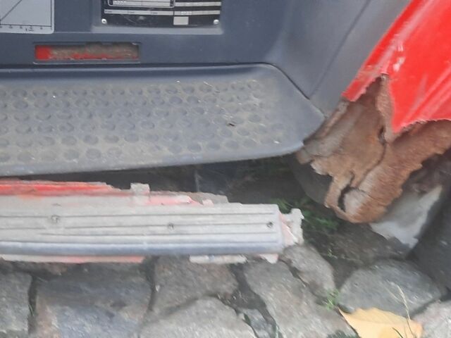 Красный Форд Транзит, объемом двигателя 2.5 л и пробегом 500 тыс. км за 1200 $, фото 2 на Automoto.ua