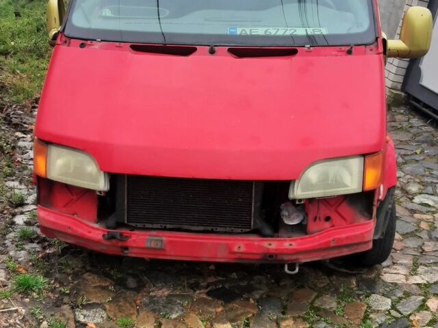 Красный Форд Транзит, объемом двигателя 2.5 л и пробегом 500 тыс. км за 1200 $, фото 5 на Automoto.ua