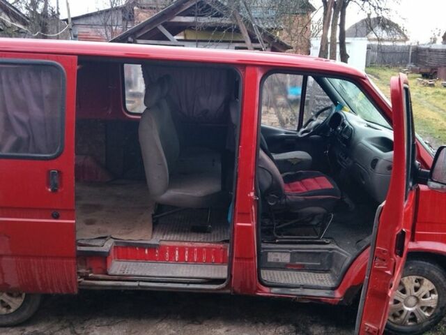 Красный Форд Транзит, объемом двигателя 2.5 л и пробегом 300 тыс. км за 1400 $, фото 2 на Automoto.ua