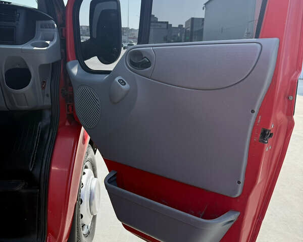Червоний Форд Транзит, об'ємом двигуна 2.4 л та пробігом 400 тис. км за 8900 $, фото 14 на Automoto.ua