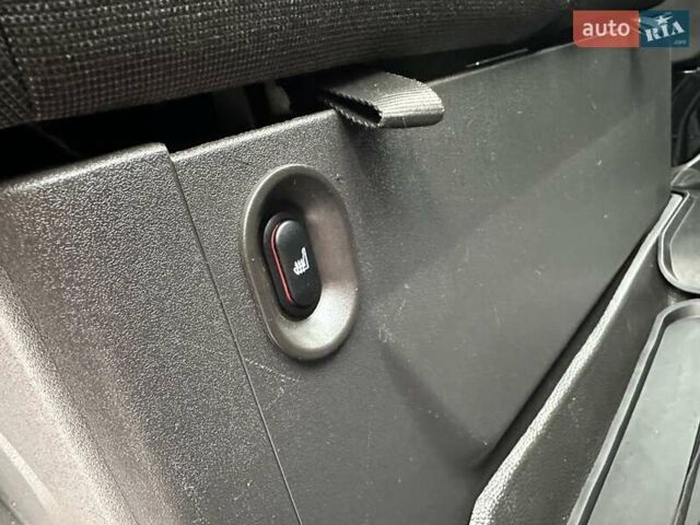 Красный Форд Транзит, объемом двигателя 2 л и пробегом 229 тыс. км за 16200 $, фото 90 на Automoto.ua