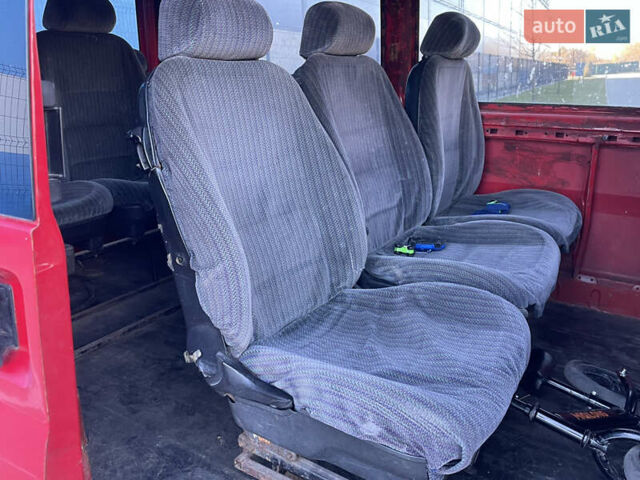 Красный Форд Транзит, объемом двигателя 2 л и пробегом 377 тыс. км за 3333 $, фото 12 на Automoto.ua