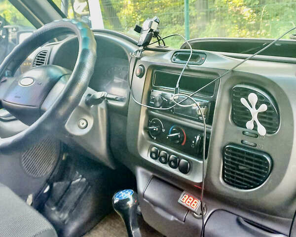 Форд Транзит, объемом двигателя 2.5 л и пробегом 200 тыс. км за 9999 $, фото 5 на Automoto.ua