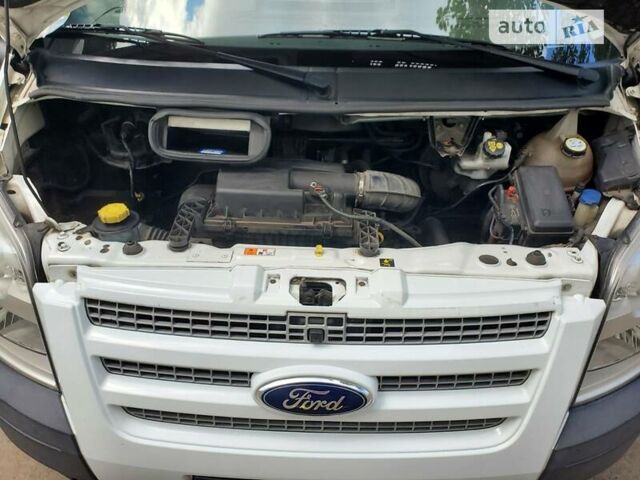 Білий Форд Транзит пас., об'ємом двигуна 2.2 л та пробігом 295 тис. км за 11900 $, фото 4 на Automoto.ua