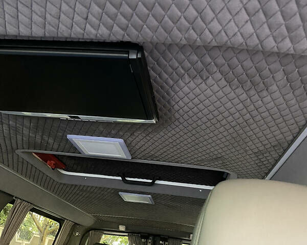 Белый Форд Транзит пасс., объемом двигателя 3.7 л и пробегом 21 тыс. км за 80000 $, фото 1 на Automoto.ua