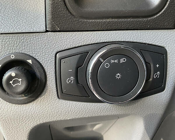 Белый Форд Транзит пасс., объемом двигателя 3.7 л и пробегом 21 тыс. км за 80000 $, фото 15 на Automoto.ua