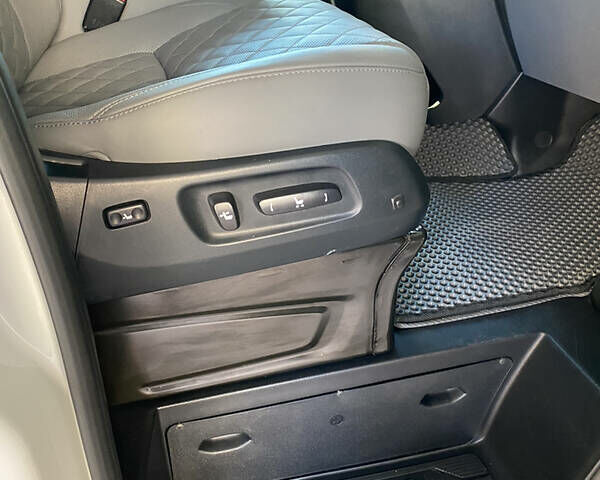 Белый Форд Транзит пасс., объемом двигателя 3.7 л и пробегом 21 тыс. км за 80000 $, фото 21 на Automoto.ua