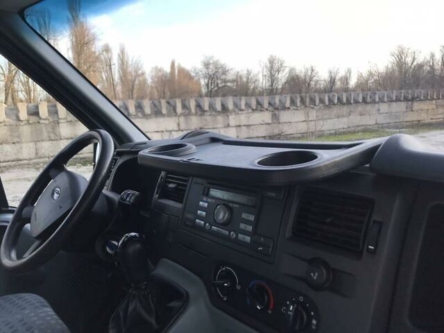 Белый Форд Транзит пасс., объемом двигателя 2.2 л и пробегом 310 тыс. км за 10500 $, фото 2 на Automoto.ua