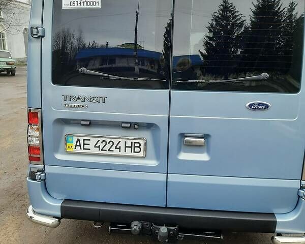Синий Форд Транзит пасс., объемом двигателя 2.2 л и пробегом 200 тыс. км за 12200 $, фото 4 на Automoto.ua