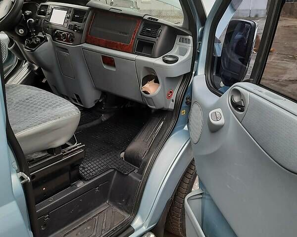 Синій Форд Транзит пас., об'ємом двигуна 2.2 л та пробігом 200 тис. км за 12200 $, фото 7 на Automoto.ua