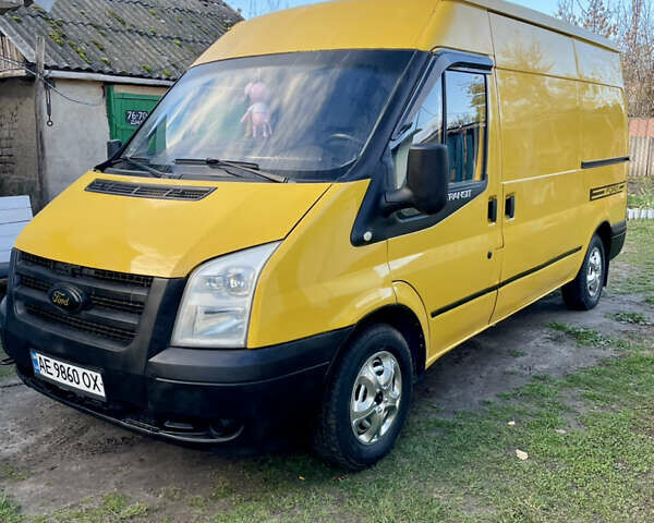 Желтый Форд Транзит, объемом двигателя 2.2 л и пробегом 430 тыс. км за 6850 $, фото 1 на Automoto.ua
