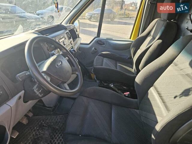 Желтый Форд Транзит, объемом двигателя 2.2 л и пробегом 400 тыс. км за 7400 $, фото 4 на Automoto.ua