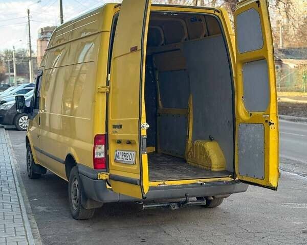 Желтый Форд Транзит, объемом двигателя 2.2 л и пробегом 350 тыс. км за 9200 $, фото 1 на Automoto.ua