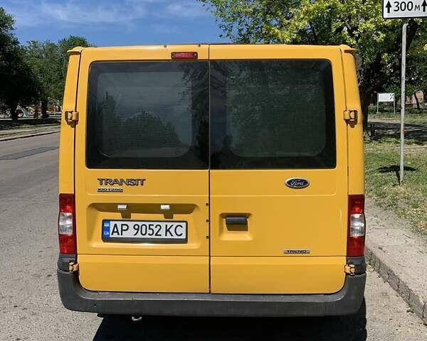 Желтый Форд Транзит, объемом двигателя 2.2 л и пробегом 320 тыс. км за 9000 $, фото 3 на Automoto.ua