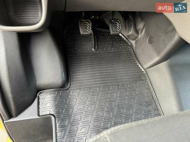 Жовтий Форд Транзит, об'ємом двигуна 2 л та пробігом 214 тис. км за 15300 $, фото 52 на Automoto.ua