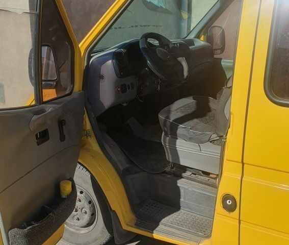 Желтый Форд Транзит, объемом двигателя 0 л и пробегом 500 тыс. км за 3800 $, фото 5 на Automoto.ua