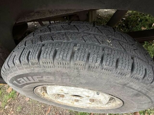 Желтый Форд Транзит, объемом двигателя 2.5 л и пробегом 100 тыс. км за 1800 $, фото 7 на Automoto.ua