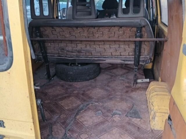 Желтый Форд Транзит, объемом двигателя 2.5 л и пробегом 325 тыс. км за 1300 $, фото 7 на Automoto.ua