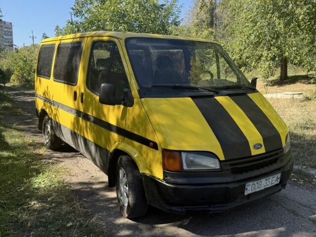 Желтый Форд Транзит, объемом двигателя 2.5 л и пробегом 320 тыс. км за 1500 $, фото 2 на Automoto.ua