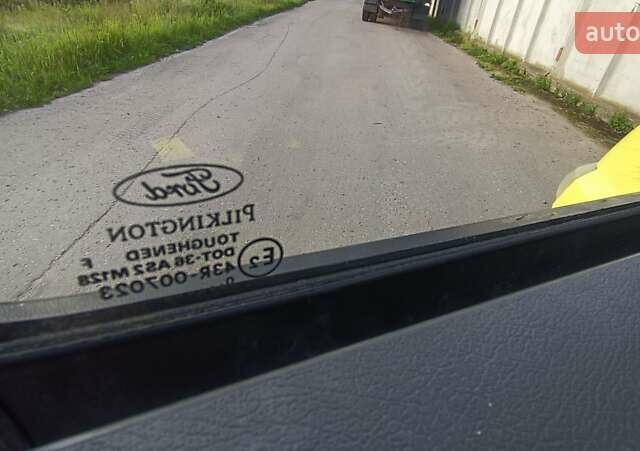 Желтый Форд Транзит, объемом двигателя 2.4 л и пробегом 400 тыс. км за 2250 $, фото 33 на Automoto.ua