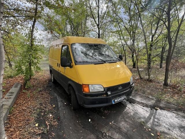 Желтый Форд Транзит, объемом двигателя 2.5 л и пробегом 212 тыс. км за 1200 $, фото 3 на Automoto.ua