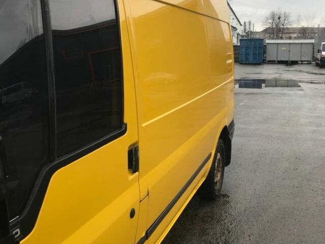 Желтый Форд Транзит, объемом двигателя 2 л и пробегом 312 тыс. км за 4000 $, фото 1 на Automoto.ua