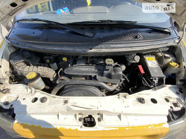 Желтый Форд Транзит, объемом двигателя 2.4 л и пробегом 302 тыс. км за 5600 $, фото 7 на Automoto.ua