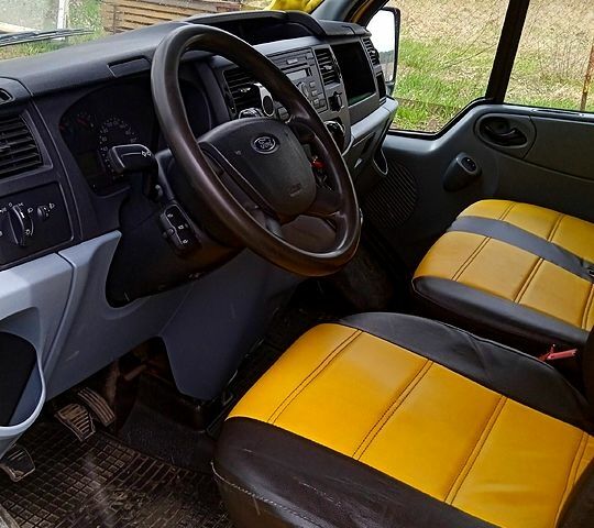 Желтый Форд Транзит, объемом двигателя 2.2 л и пробегом 200 тыс. км за 7600 $, фото 1 на Automoto.ua