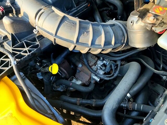 Желтый Форд Транзит, объемом двигателя 2.2 л и пробегом 380 тыс. км за 8500 $, фото 5 на Automoto.ua