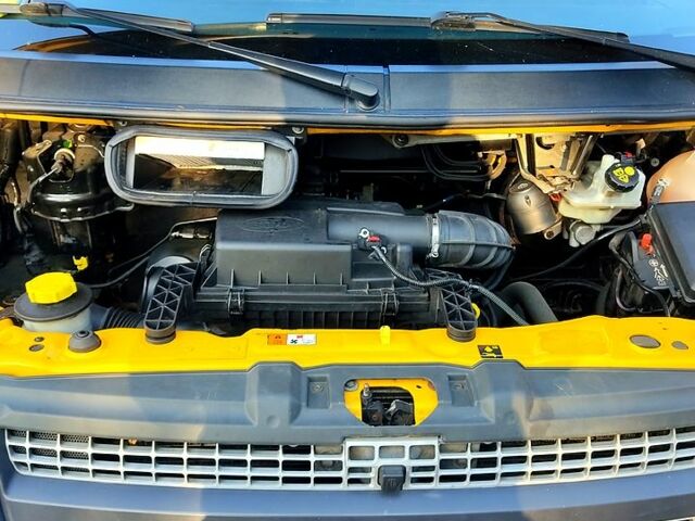 Желтый Форд Транзит, объемом двигателя 2.2 л и пробегом 380 тыс. км за 8500 $, фото 4 на Automoto.ua