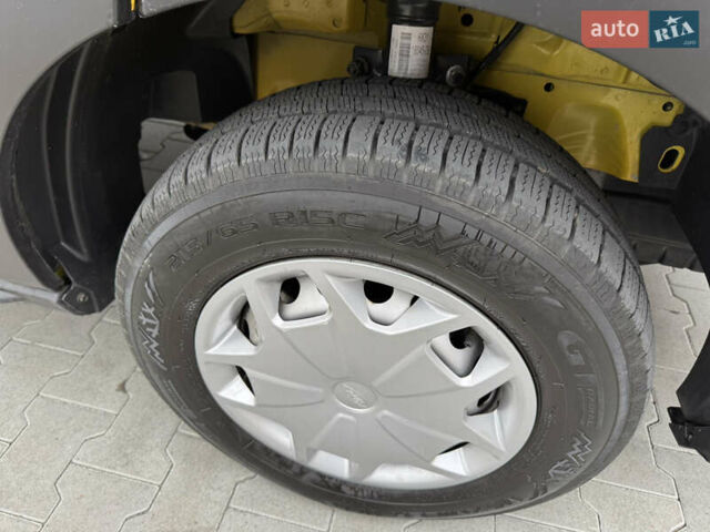 Жовтий Форд Транзит, об'ємом двигуна 2 л та пробігом 115 тис. км за 17200 $, фото 40 на Automoto.ua