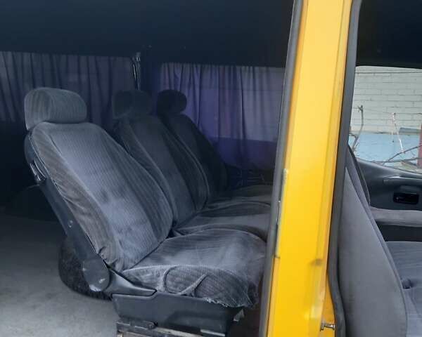 Желтый Форд Транзит, объемом двигателя 2.47 л и пробегом 50 тыс. км за 2500 $, фото 2 на Automoto.ua