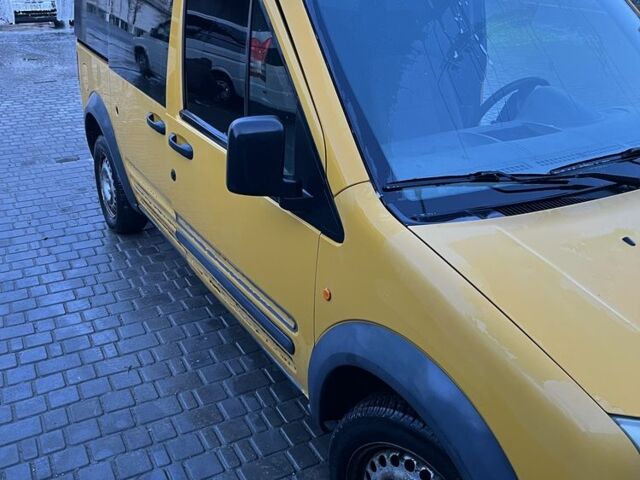 Желтый Форд Транзит, объемом двигателя 1.8 л и пробегом 400 тыс. км за 2200 $, фото 3 на Automoto.ua