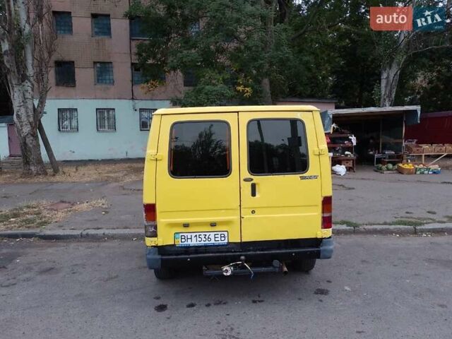 Желтый Форд Транзит, объемом двигателя 2 л и пробегом 111 тыс. км за 1800 $, фото 2 на Automoto.ua