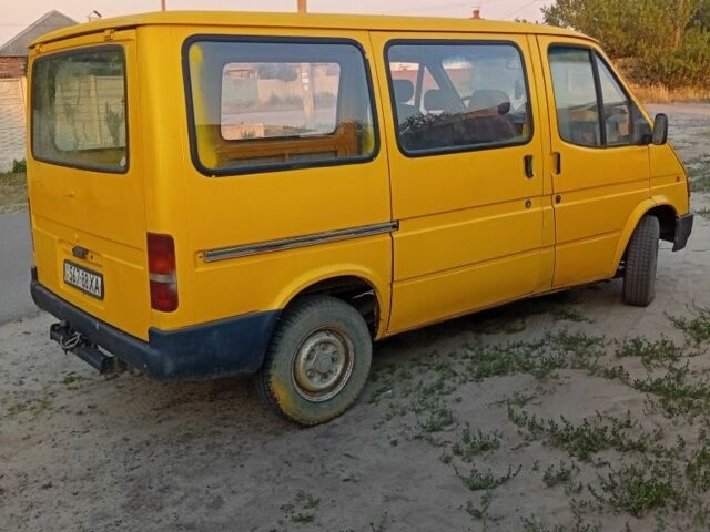 Желтый Форд Транзит, объемом двигателя 2 л и пробегом 400 тыс. км за 2500 $, фото 5 на Automoto.ua