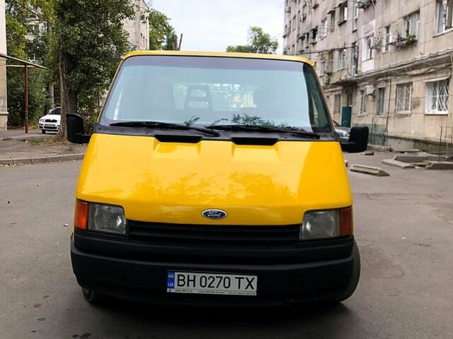 Желтый Форд Транзит, объемом двигателя 2 л и пробегом 200 тыс. км за 2399 $, фото 1 на Automoto.ua