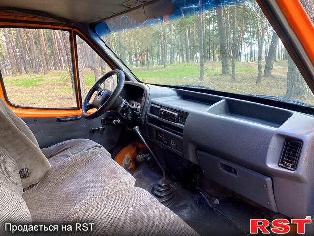 Желтый Форд Транзит, объемом двигателя 25 л и пробегом 325 тыс. км за 1950 $, фото 11 на Automoto.ua