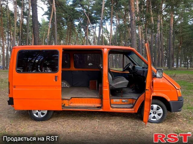 Желтый Форд Транзит, объемом двигателя 25 л и пробегом 325 тыс. км за 1950 $, фото 5 на Automoto.ua