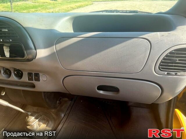Жовтий Форд Транзит, об'ємом двигуна 2.5 л та пробігом 300 тис. км за 1790 $, фото 5 на Automoto.ua