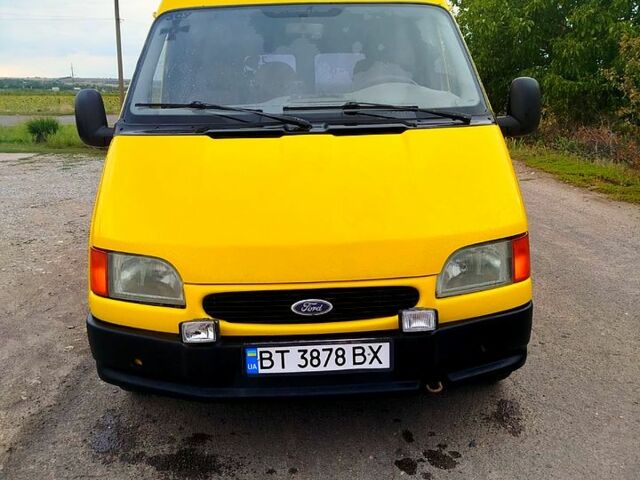 Желтый Форд Транзит, объемом двигателя 2.5 л и пробегом 100 тыс. км за 3530 $, фото 3 на Automoto.ua