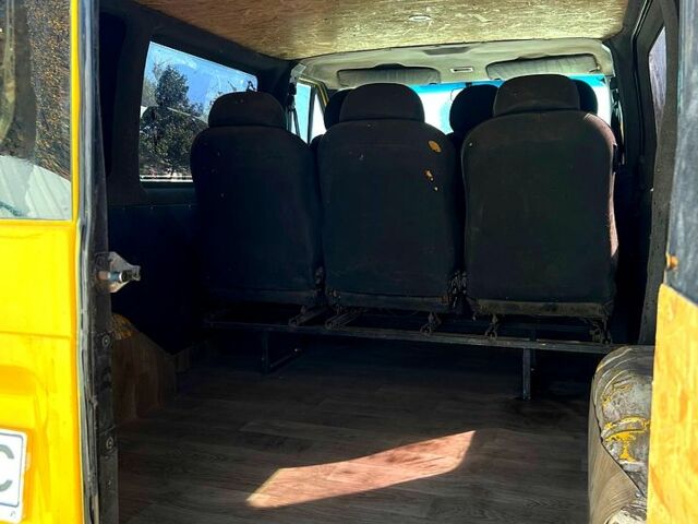 Желтый Форд Транзит, объемом двигателя 2 л и пробегом 200 тыс. км за 3900 $, фото 3 на Automoto.ua