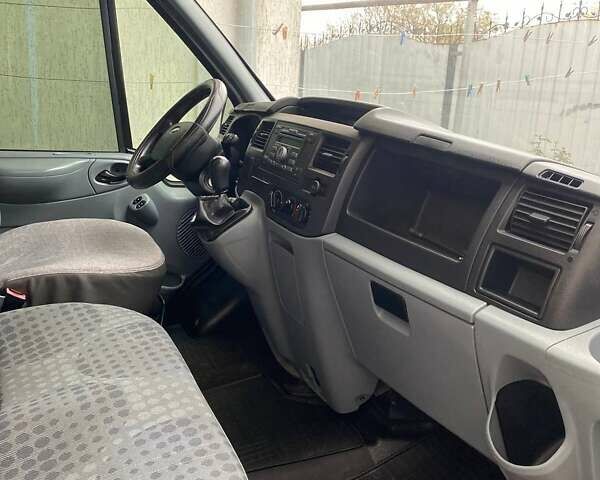 Серый Форд Транзит, объемом двигателя 2.2 л и пробегом 260 тыс. км за 7000 $, фото 2 на Automoto.ua