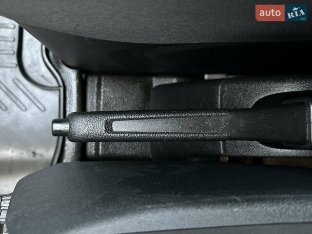 Серый Форд Транзит, объемом двигателя 2 л и пробегом 132 тыс. км за 17650 $, фото 66 на Automoto.ua