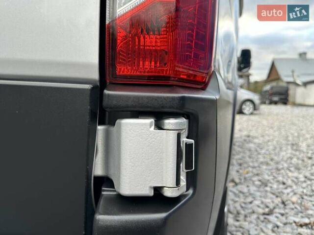 Серый Форд Транзит, объемом двигателя 2 л и пробегом 132 тыс. км за 17650 $, фото 31 на Automoto.ua