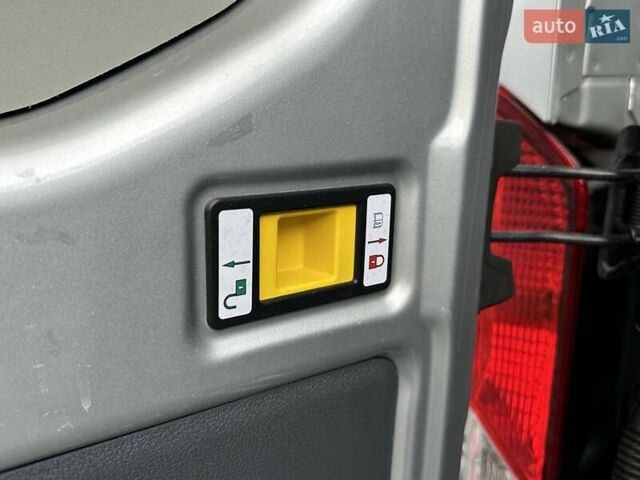 Серый Форд Транзит, объемом двигателя 2 л и пробегом 132 тыс. км за 17650 $, фото 92 на Automoto.ua