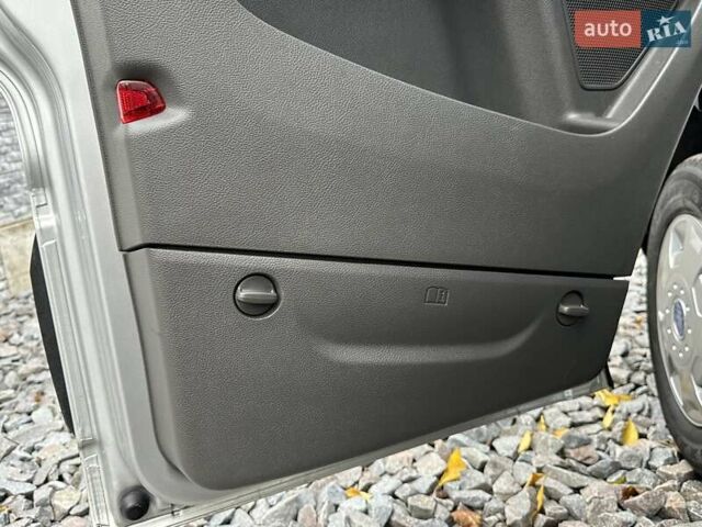 Серый Форд Транзит, объемом двигателя 2 л и пробегом 132 тыс. км за 17650 $, фото 45 на Automoto.ua