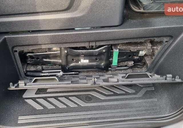 Серый Форд Транзит, объемом двигателя 2 л и пробегом 240 тыс. км за 19500 $, фото 27 на Automoto.ua