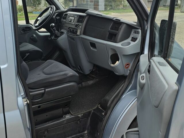 Серый Форд Транзит, объемом двигателя 2.4 л и пробегом 350 тыс. км за 8500 $, фото 6 на Automoto.ua